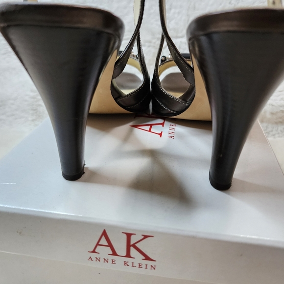 Anne Klein Bronze Slingback Heels 8.5M - Picture 4 of 14